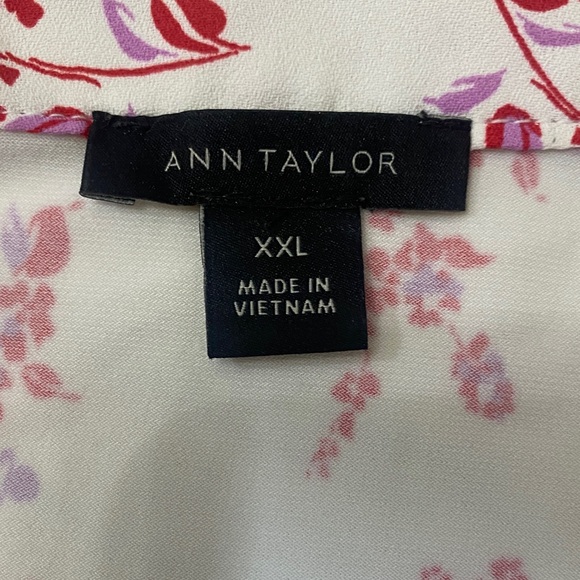 Ann Taylor Red and White Floral Blouse BEAUTIFUL 😍 - Picture 4 of 5